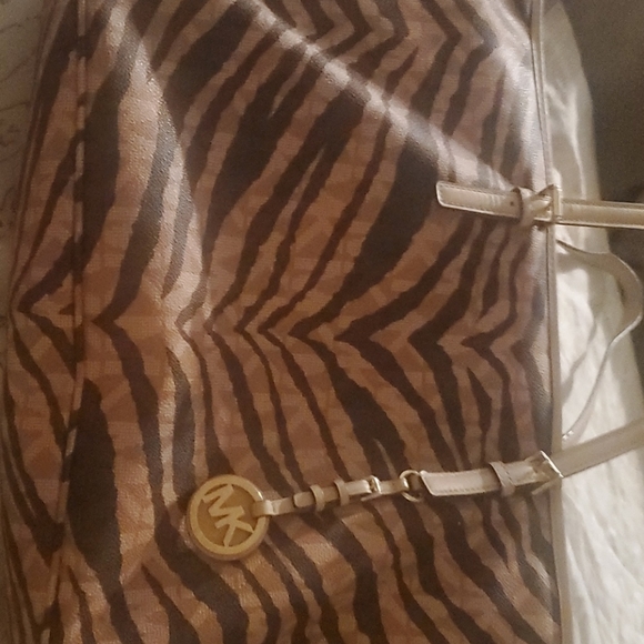 MK BAG - Picture 1 of 3